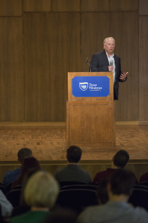 David Thomas shares top 10 tips for writers in Lewis speaker series kickoff